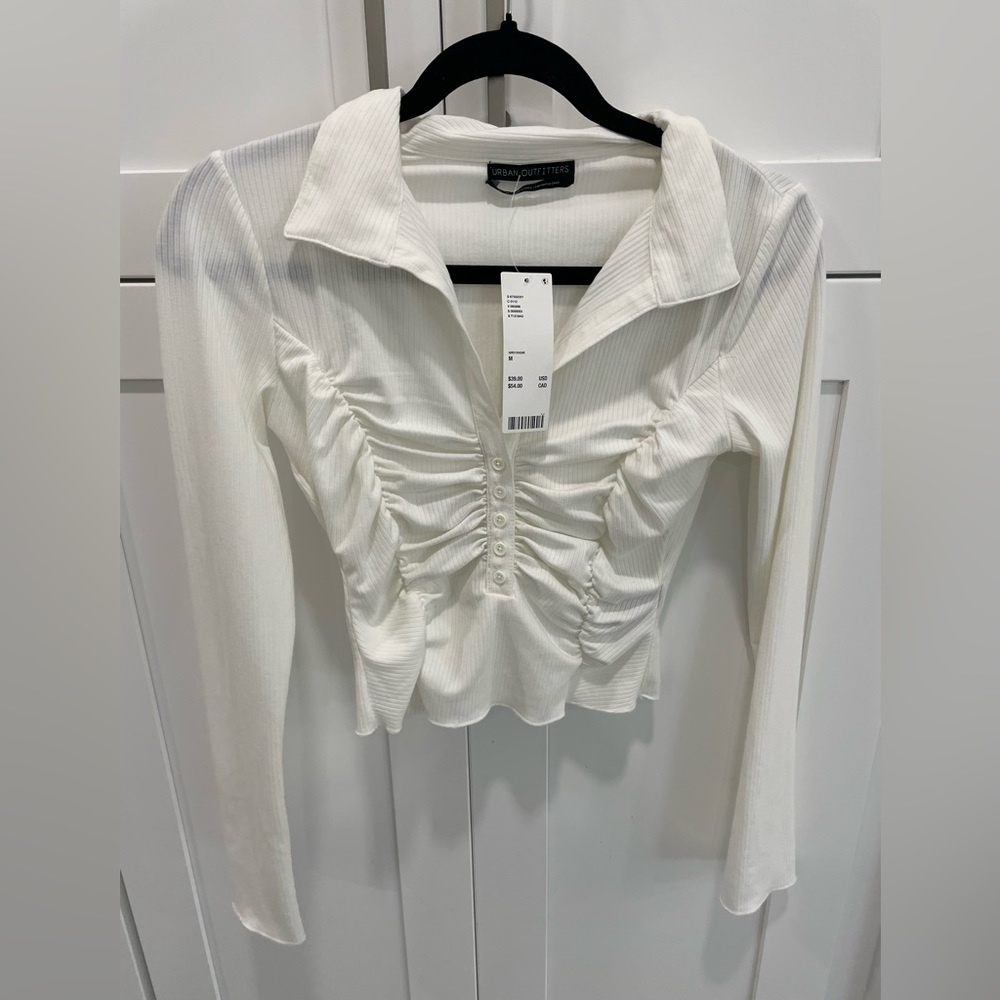 NWT. Urban Outfitters Long Sleeve Cropped Top size Medium